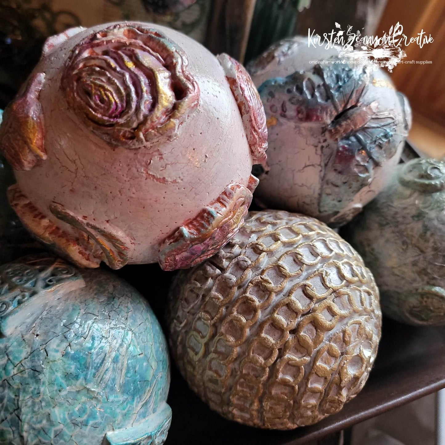 Ring Around the Roses Decor Sphere