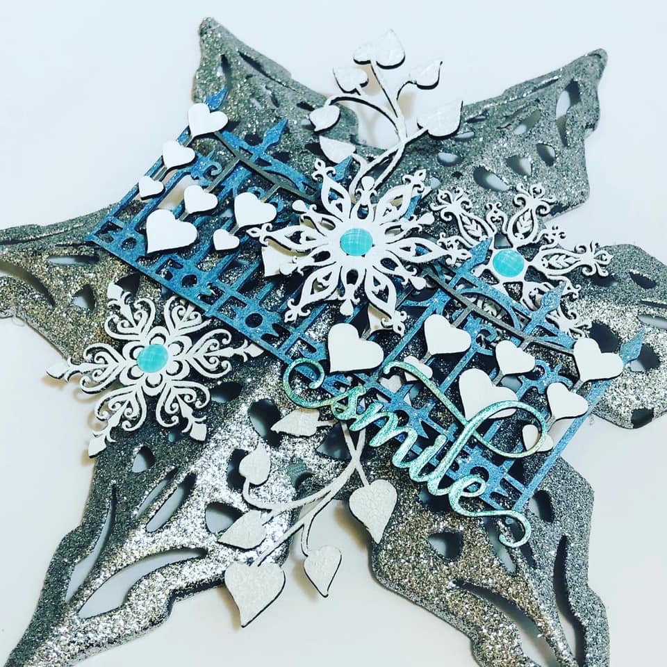 Scrapaholics Heart Dangle Border Chipboard