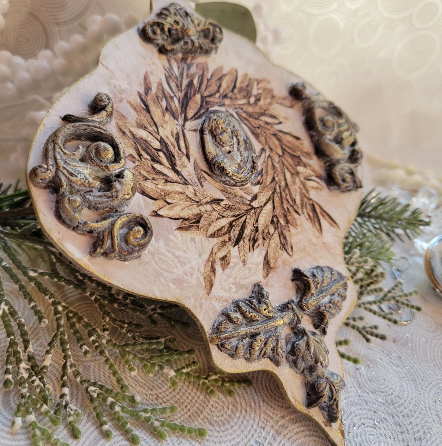 Cameo Vintage Bauble Ornament